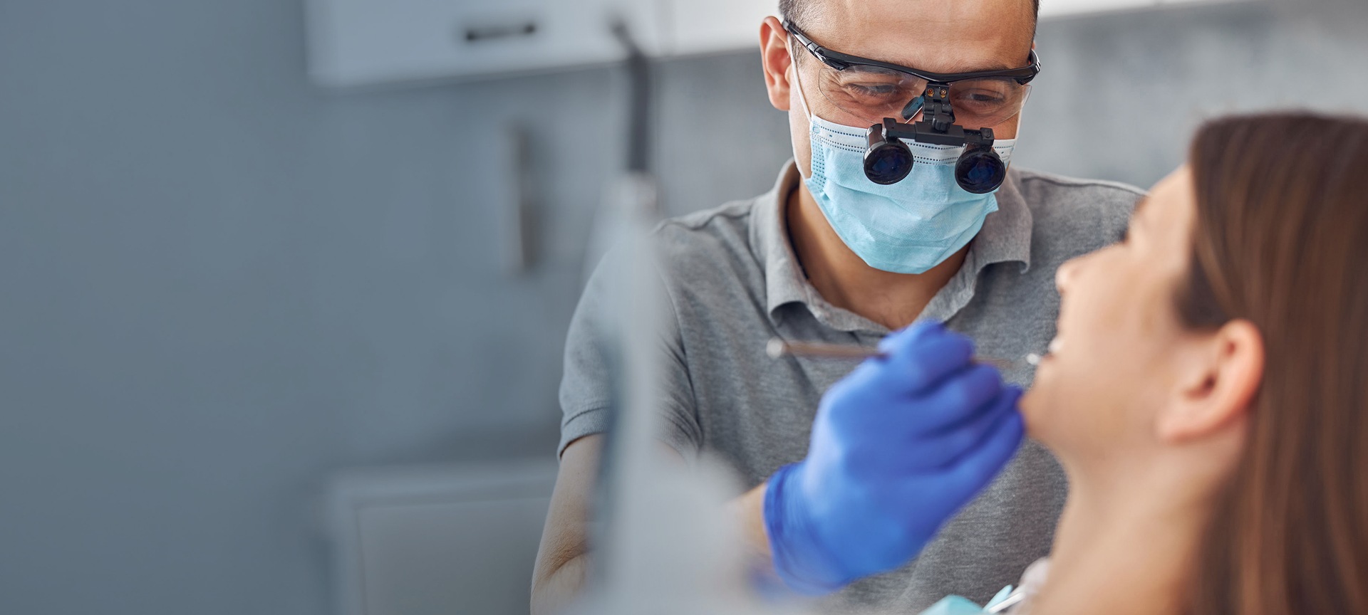 Woman treatment dentist starting procedure